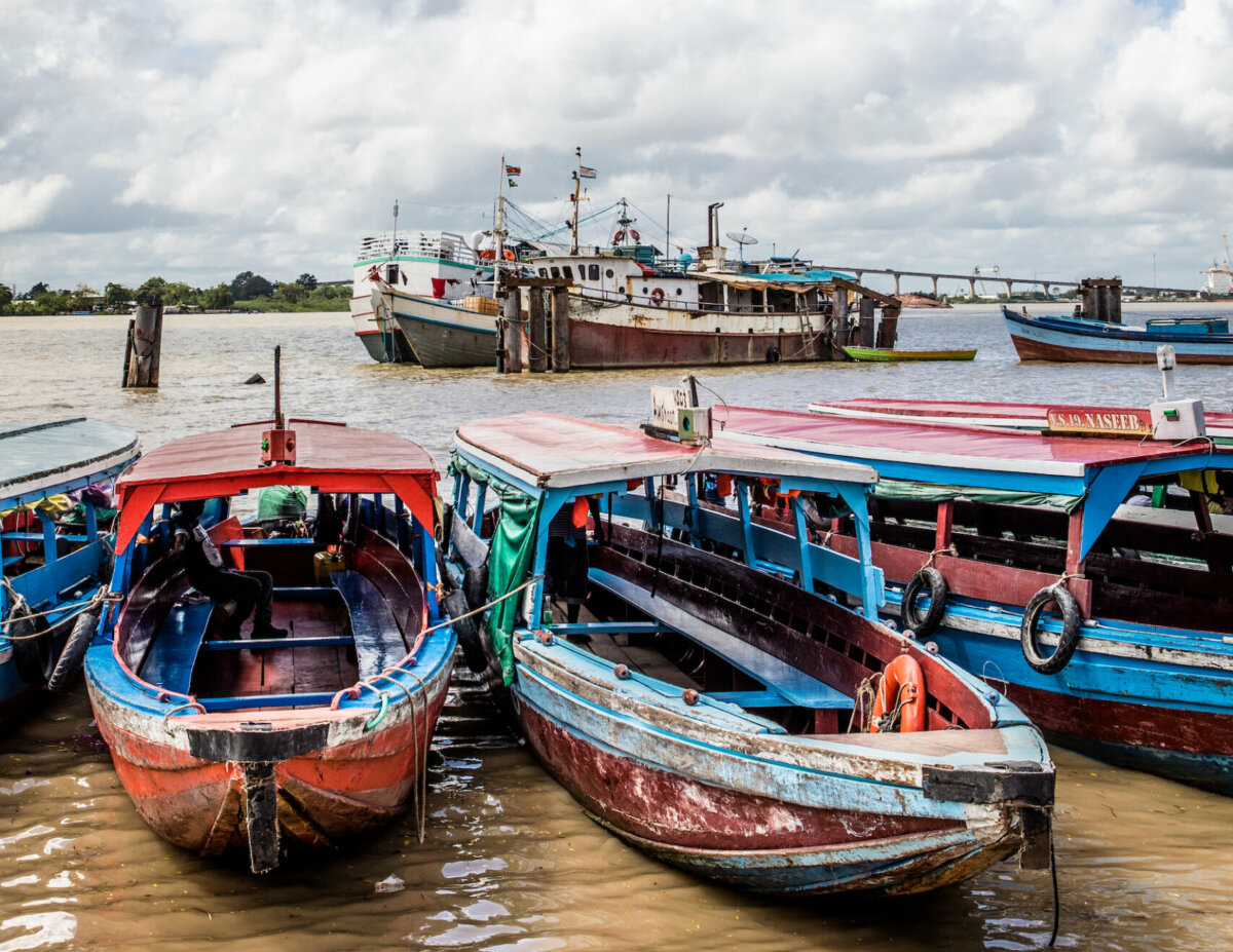 Women producing enriched porridge in Suriname